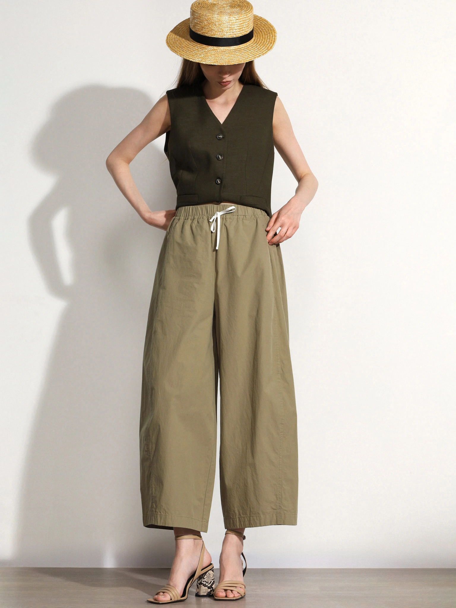 Брюки зеленого цвета из хлопка прямого кроя